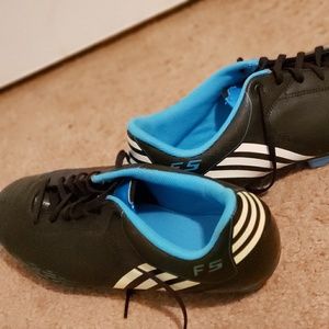 Soccer shoes